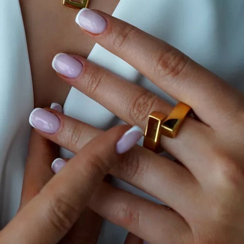 BOXY GOLD RING
