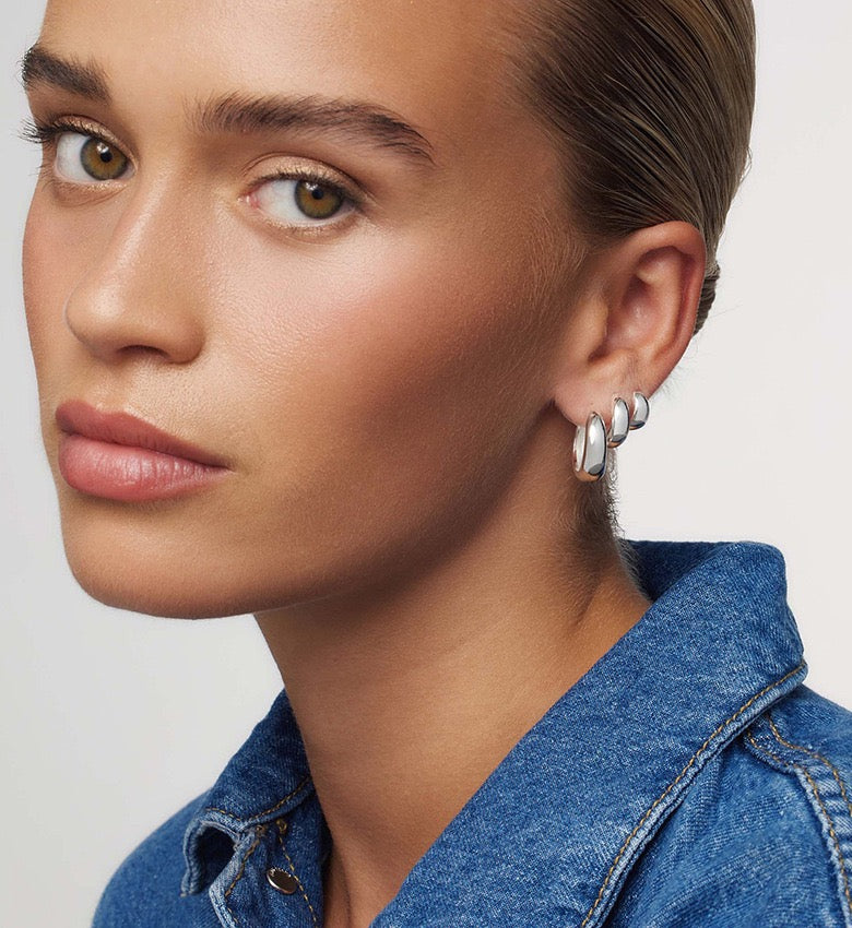 TAPERED HUGGIE HOOP EARRINGS - PAIR