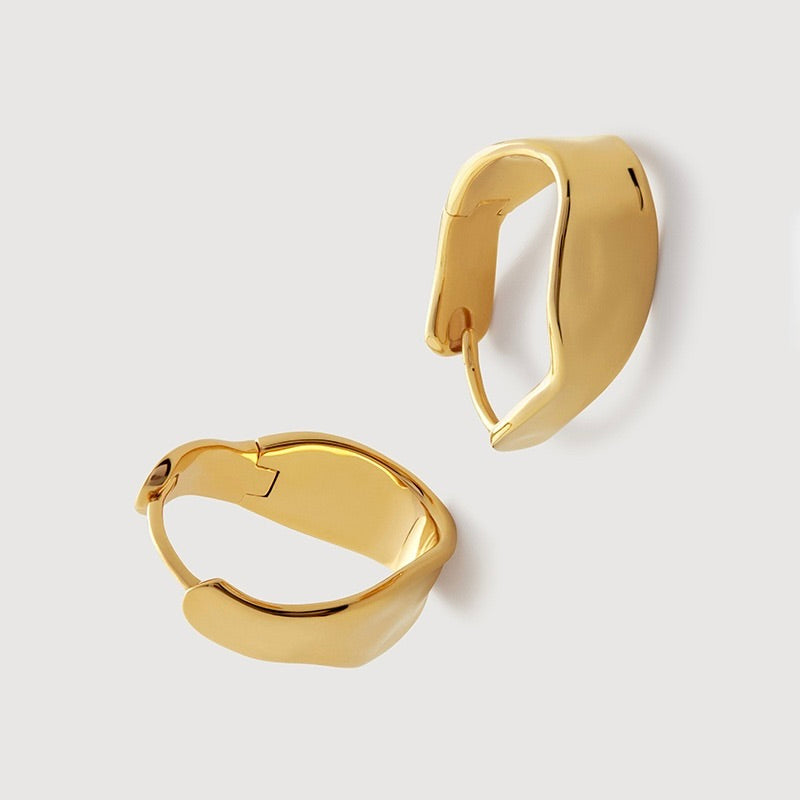 Wave Medium Hoop Earrings