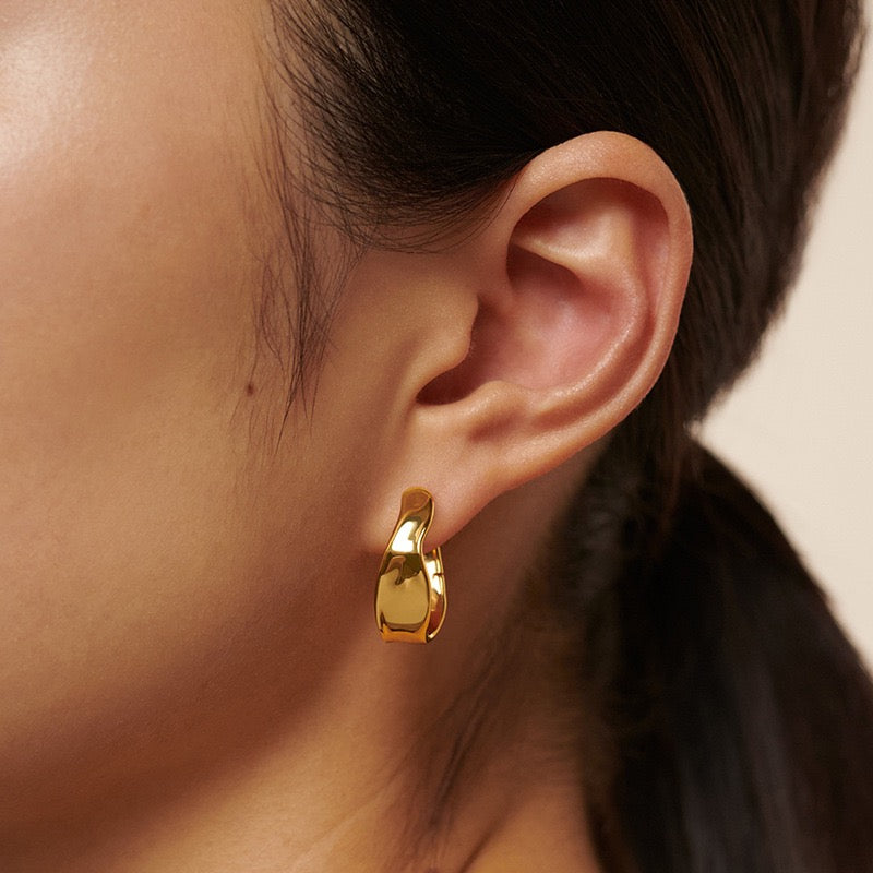 Wave Medium Hoop Earrings
