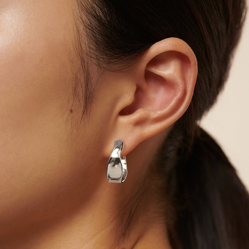 Wave Medium Hoop Earrings
