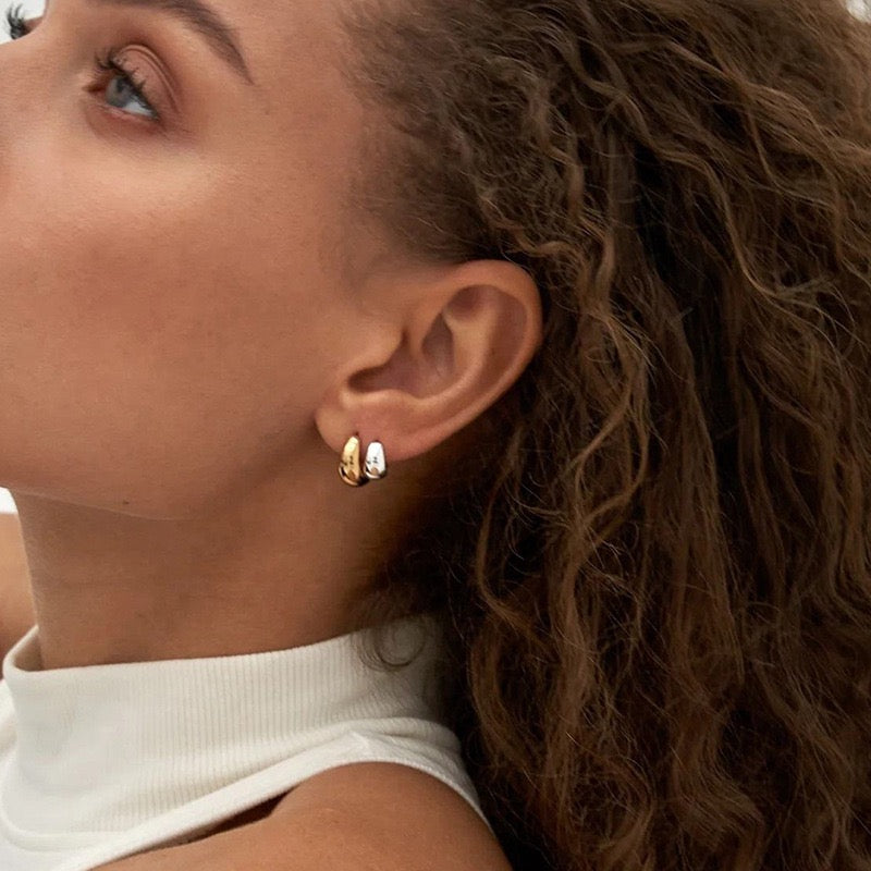 TAPERED HUGGIE HOOP EARRINGS - PAIR
