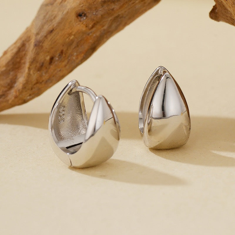 TEAR DROP EARRINGS - GOLD Platinum