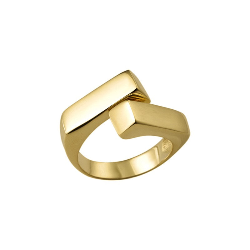 BOXY GOLD RING