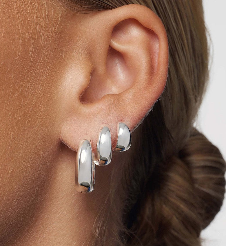 TAPERED HUGGIE HOOP EARRINGS - PAIR
