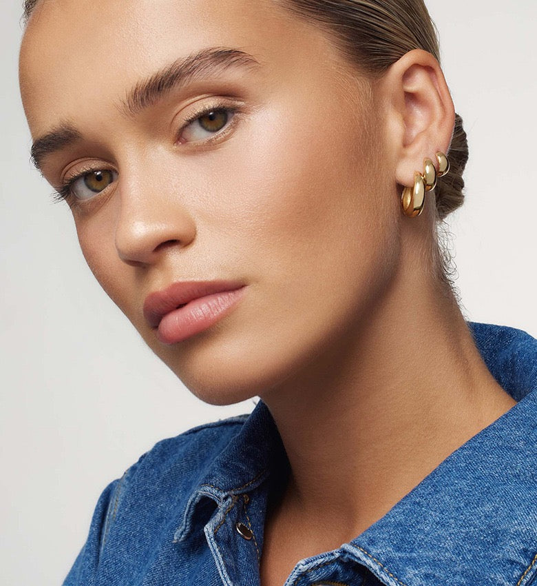 TAPERED HUGGIE HOOP EARRINGS - PAIR